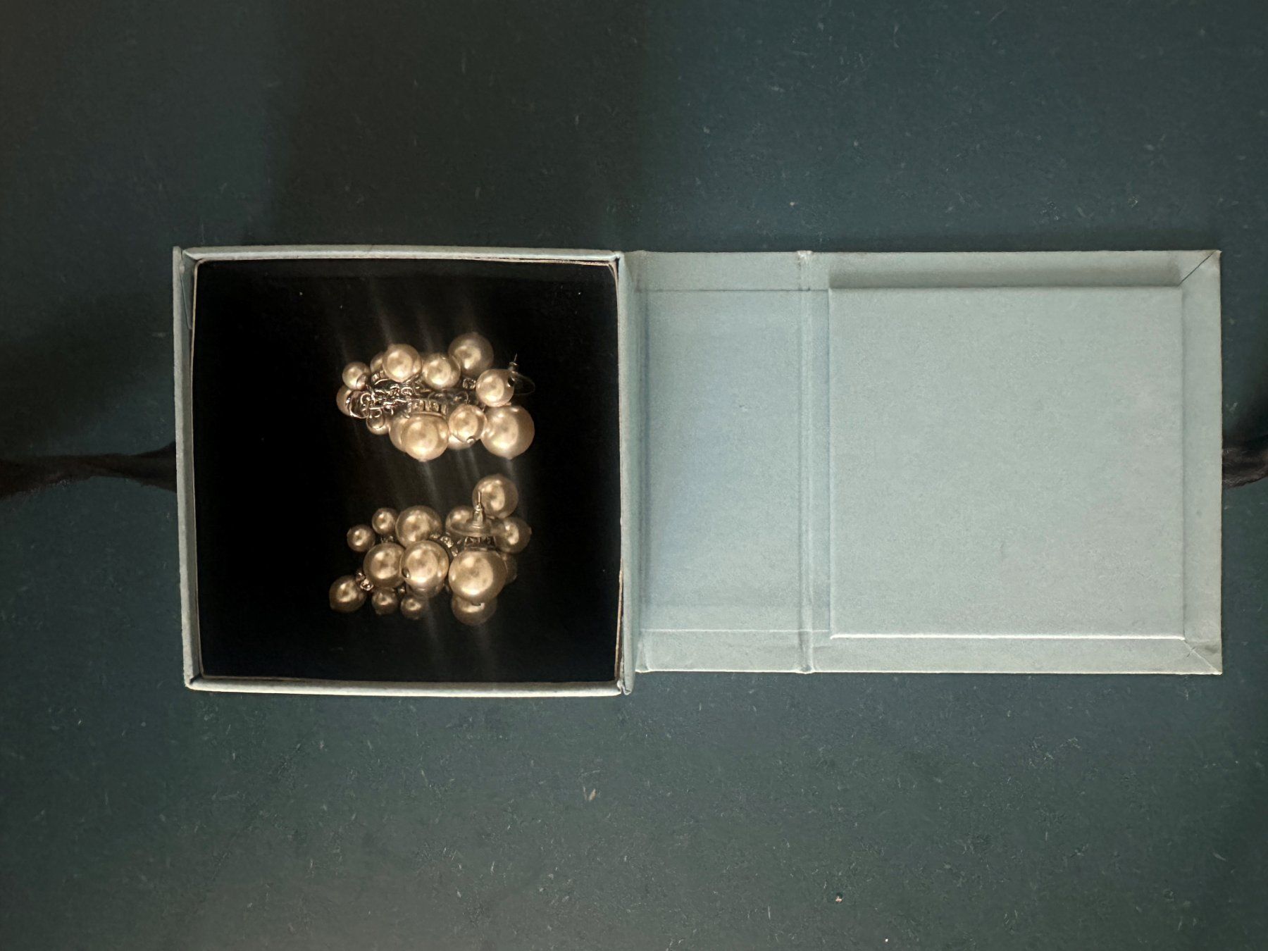 Ohrringe & -stecker: LANVIN White Pearl Drop Earrings – Neu (gemäss Beschreibung) aus geneve von chiaraac 1