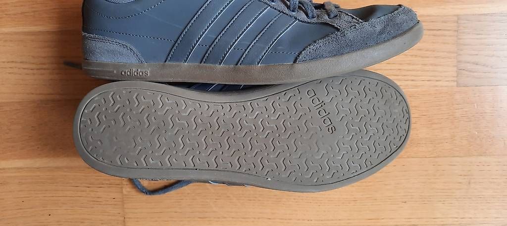 Scarpe da uomo: ***ADIDAS*** Sneakers grau 44,5 – Usato da Wädenswil venduto da H2H_Secondhandshop 1