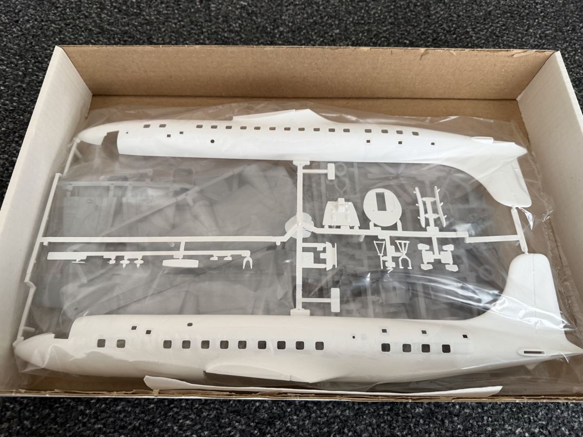 Kit di modellismo & Modellini statici: Douglas DC-6 B – Nuovo e nell'imballaggio originale da Lufingen venduto da Roeller 3