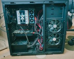 PC mit  (6-7 HDDs + SSD) & Beleuchtung