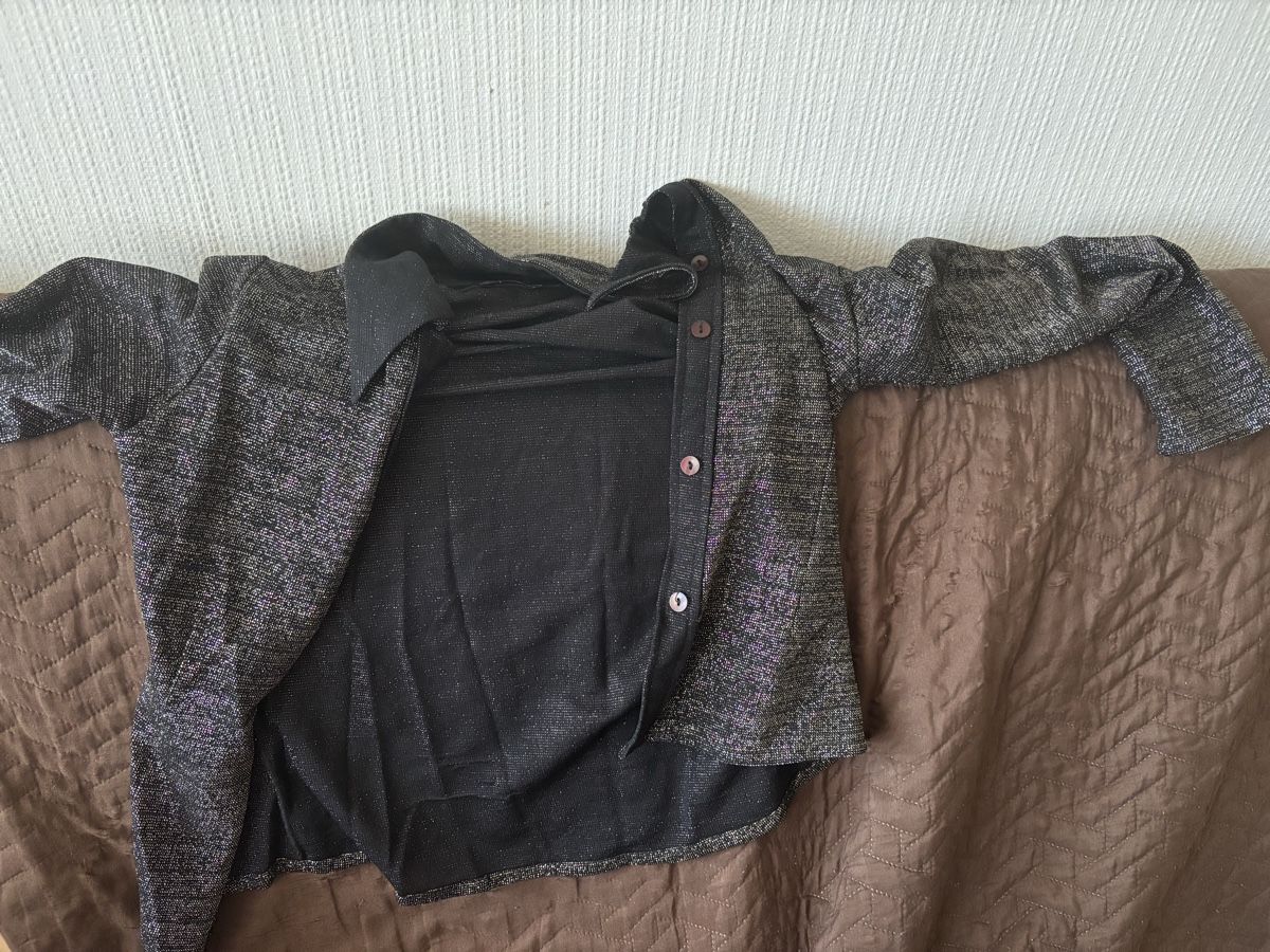 Camicette: Chemisier noir / gris brillant – Usato da Lausanne venduto da isabelle0279