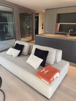 Designer Sofa mit Tische