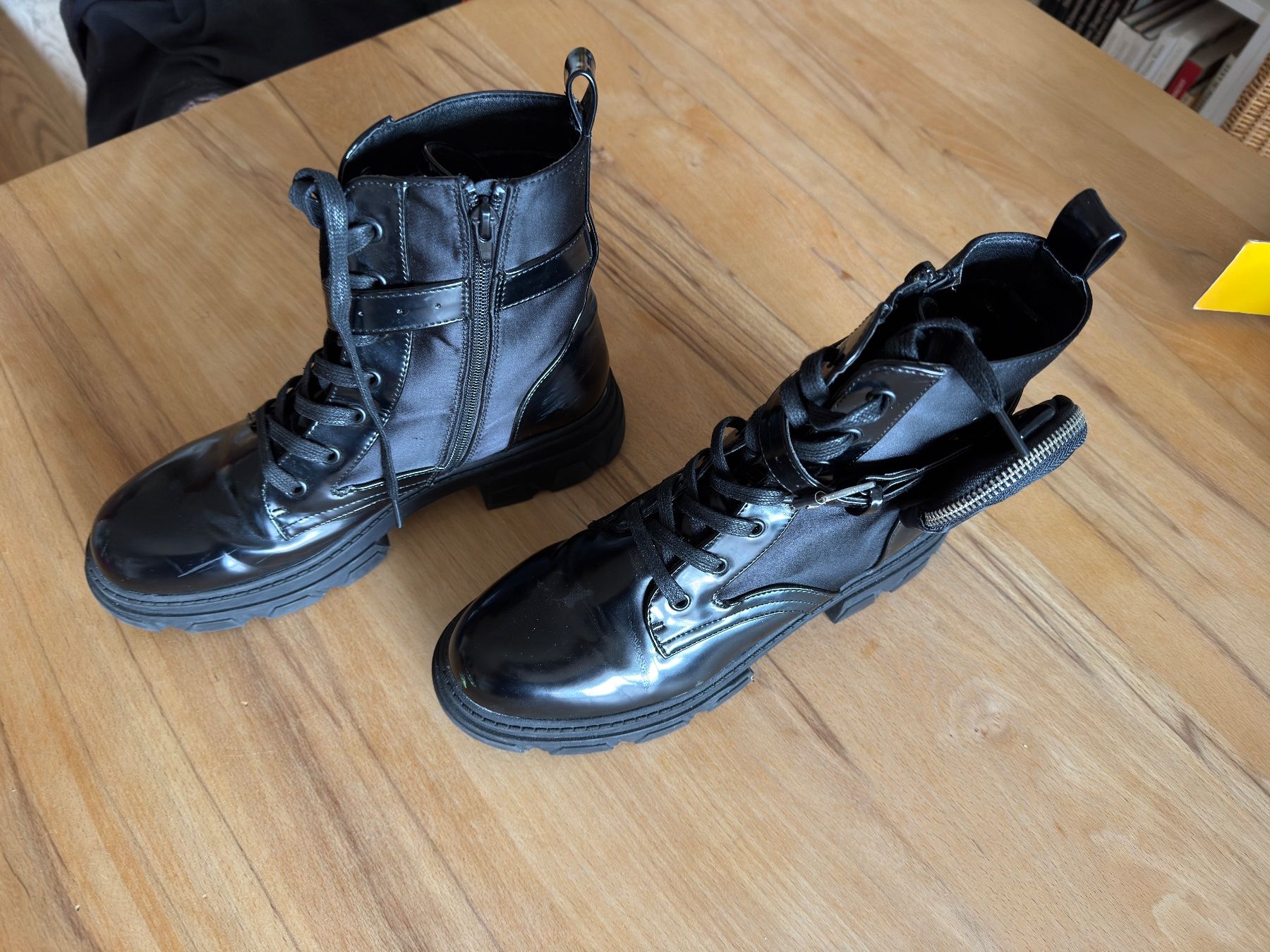 Scarpe da donna: Schuhe Damen – Usato da Hombrechtikon venduto da Dokmasa 1