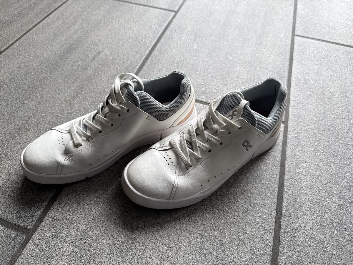 On Scarpe da donna: ON - The Roger Advantage Damen Sneaker, Grösse 40,5. – Usato da Bassersdorf venduto da Buy_interest 1