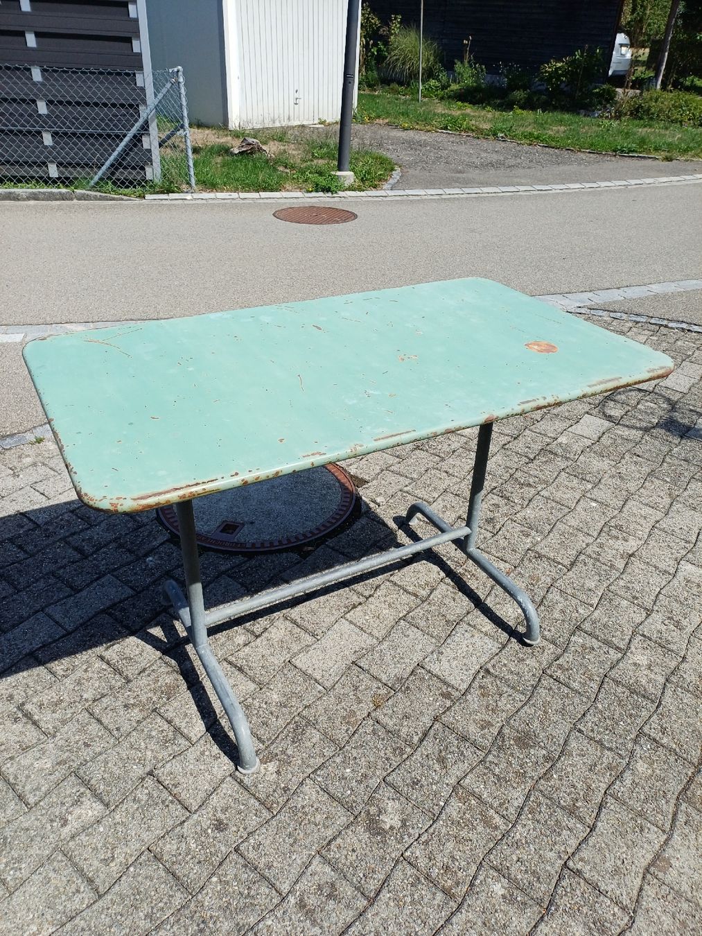 Tische: Vintage Gartentisch 120x70cm – Gebraucht aus Niederuzwil von wolkenlos80