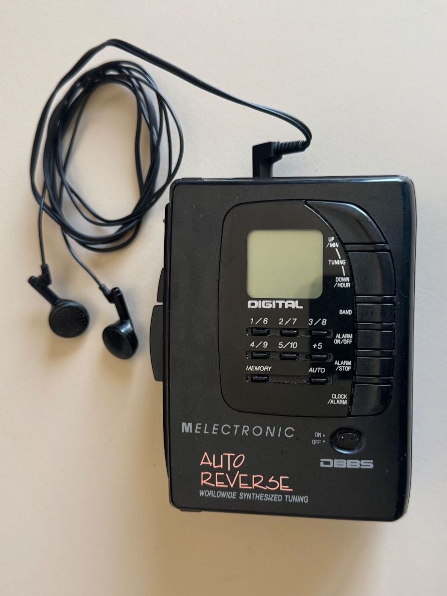 Multimediaplayer & Streamer: MElectronic Kassettenradio M 820 – Defekt aus Oberrohrdorf von chilibiggi