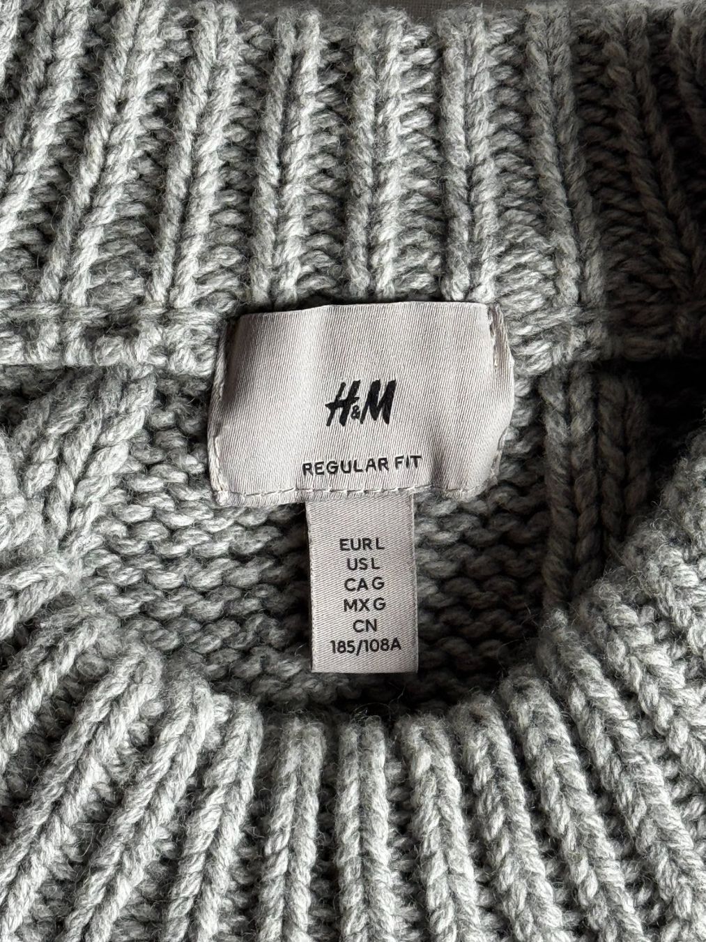 H&M Maglioni & Felpe: H&M Kabelstrick Pullover, primär aus Wolle – Usato da Vilters venduto da Sidsel_M 1