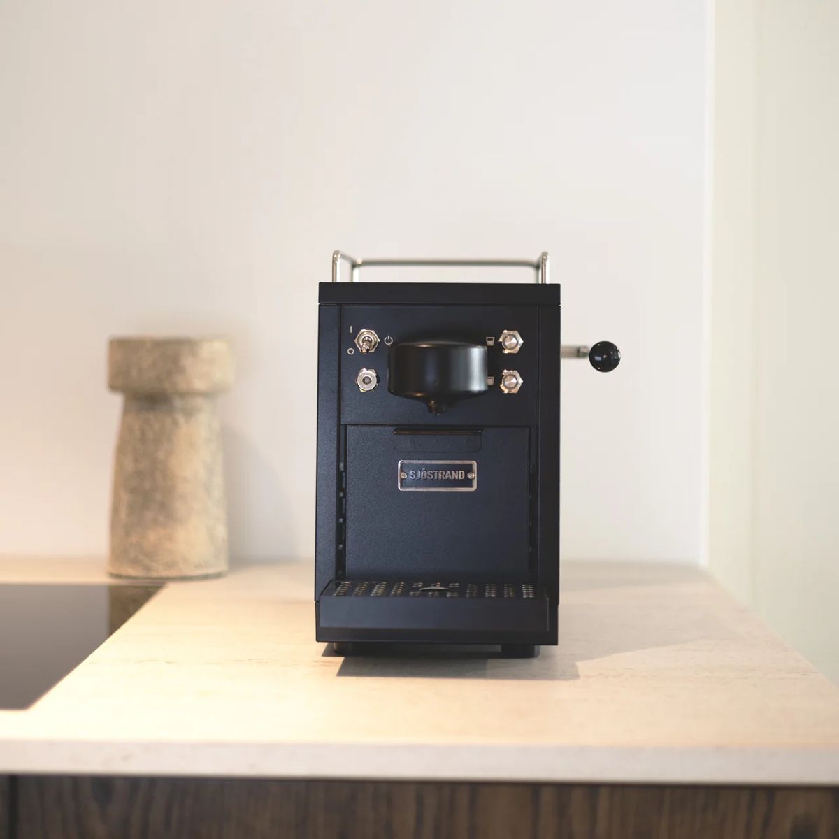Nespresso Kaffeemaschinen & Espressomaschinen: Sjöstrand Nespresso Kaffeemaschine – Neu (gemäss Beschreibung) aus Sarnen von phlaps