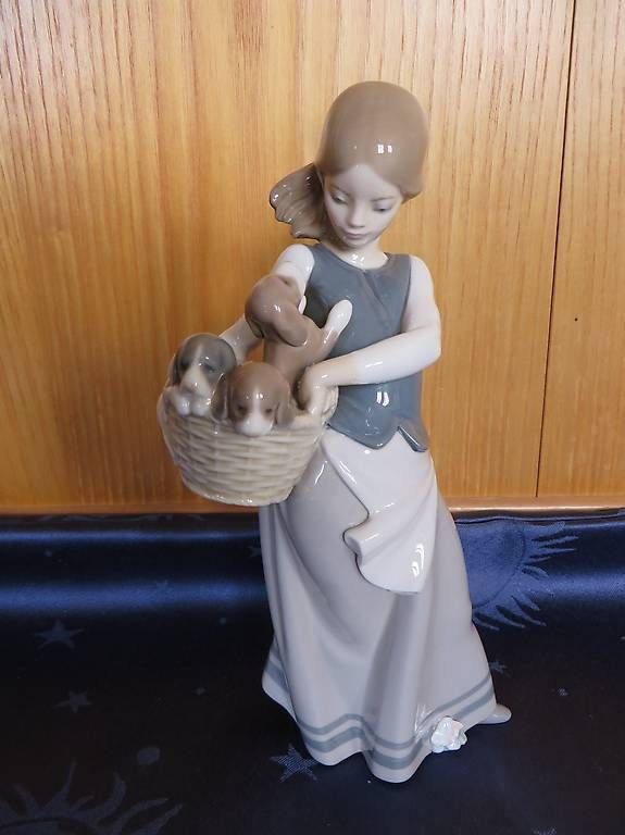 Statuette: Lladro Daisa Figur,Mädchen mit 3 Welpen – Usato da Langrickenbach venduto da zwiebel03 1
