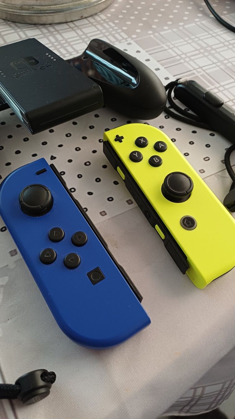 Manettes: JOY CON ORIGINAL NINTENDO SWITCH – Neuf (Voir description) à Villars-le-Terroir par Hamtaro71 2
