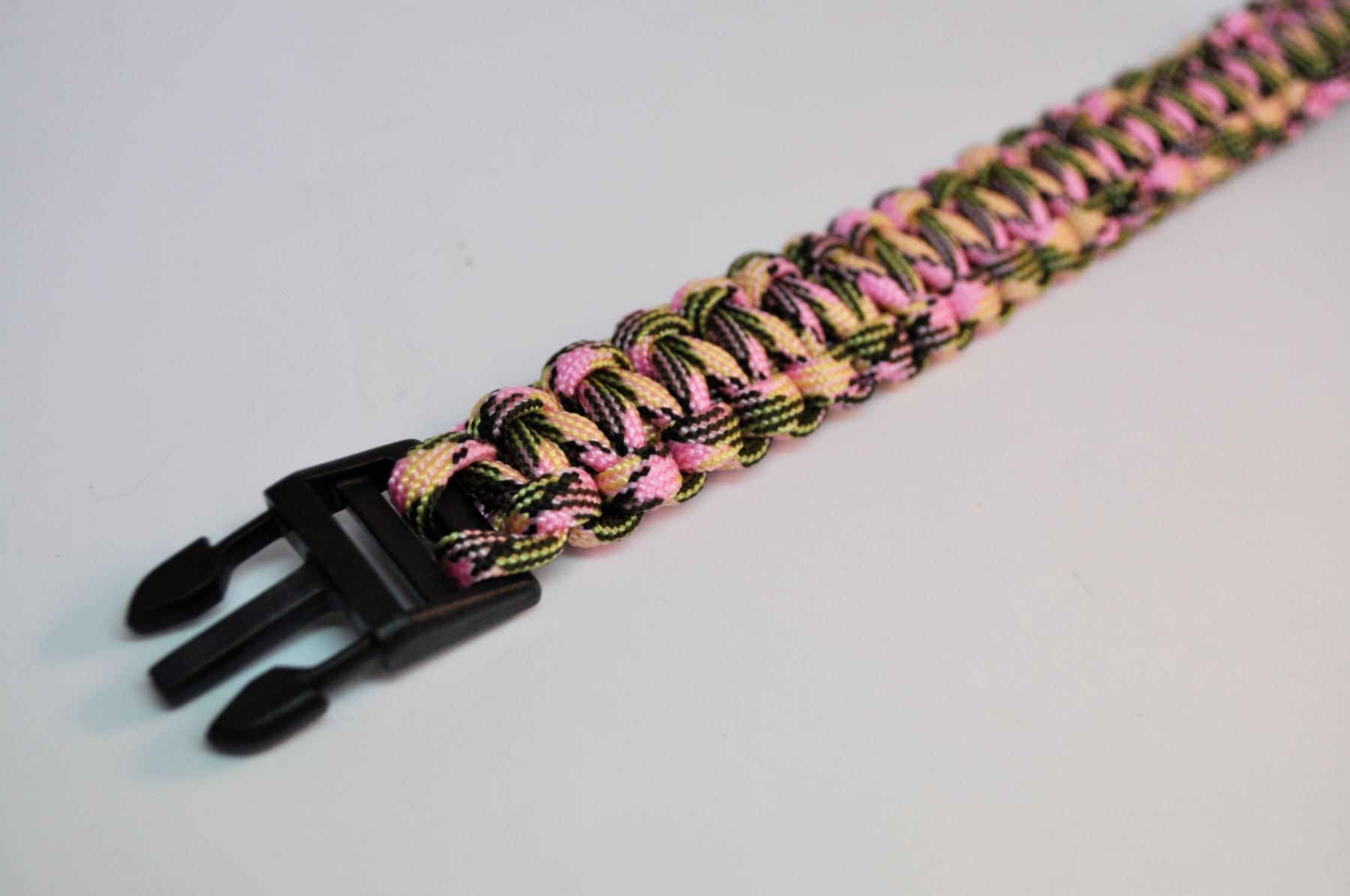 Bracelets: Paracord Rettungsseil mehrfarbig – Neuf avec emballage d'origine à Courlevon par HotSaleandPrice 3