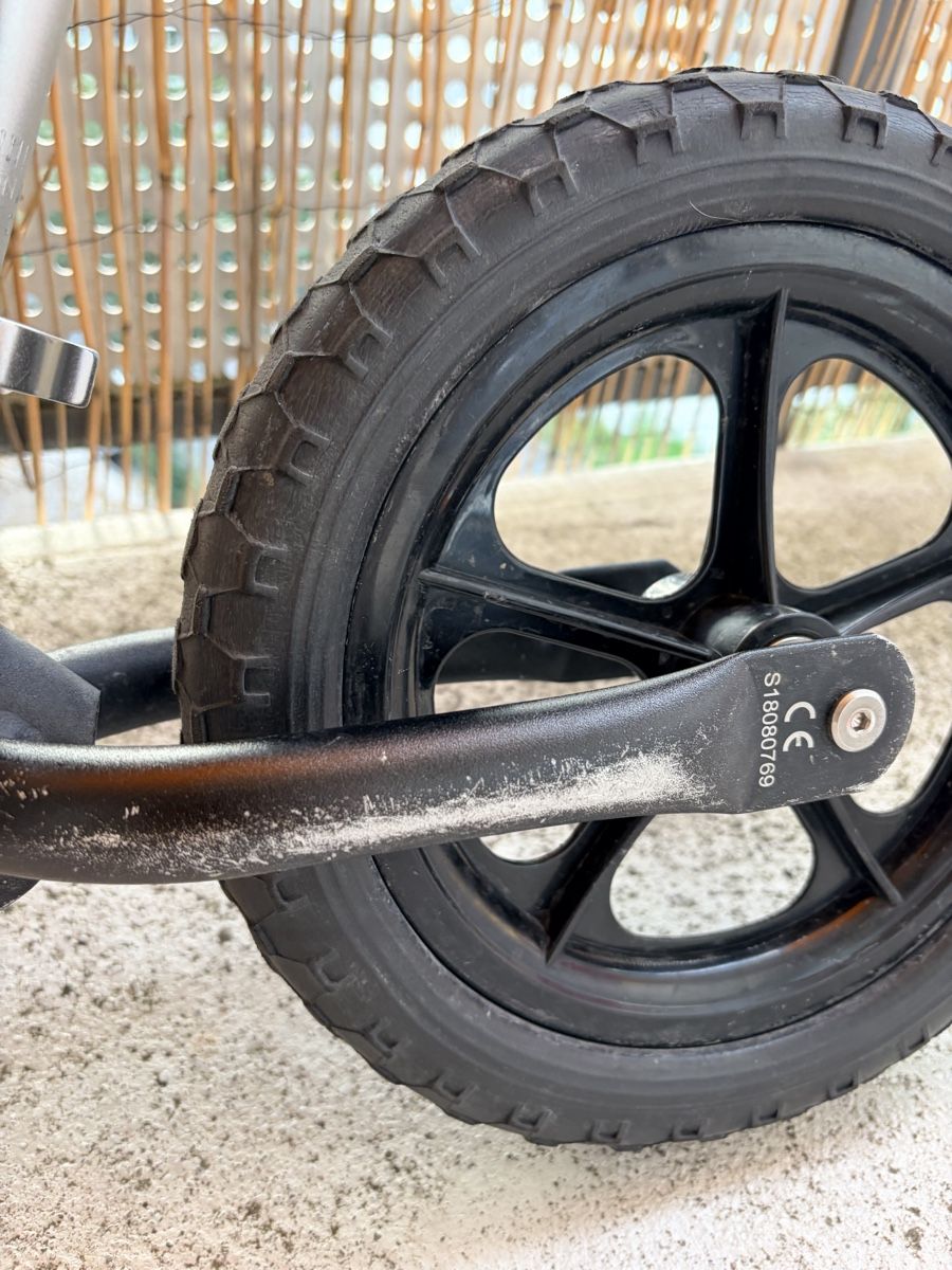 Fahrzeuge für Kinder: Leichtes Laufrad 2kilo – Gebraucht aus Zürich von Sophie01 3