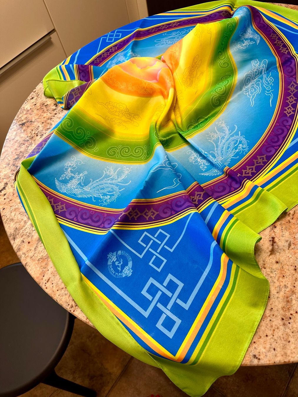 Foulard & Sciarpe: FOULARD - Original SHEN YUN – Nuovo e nell'imballaggio originale da Spreitenbach venduto da Jessy8