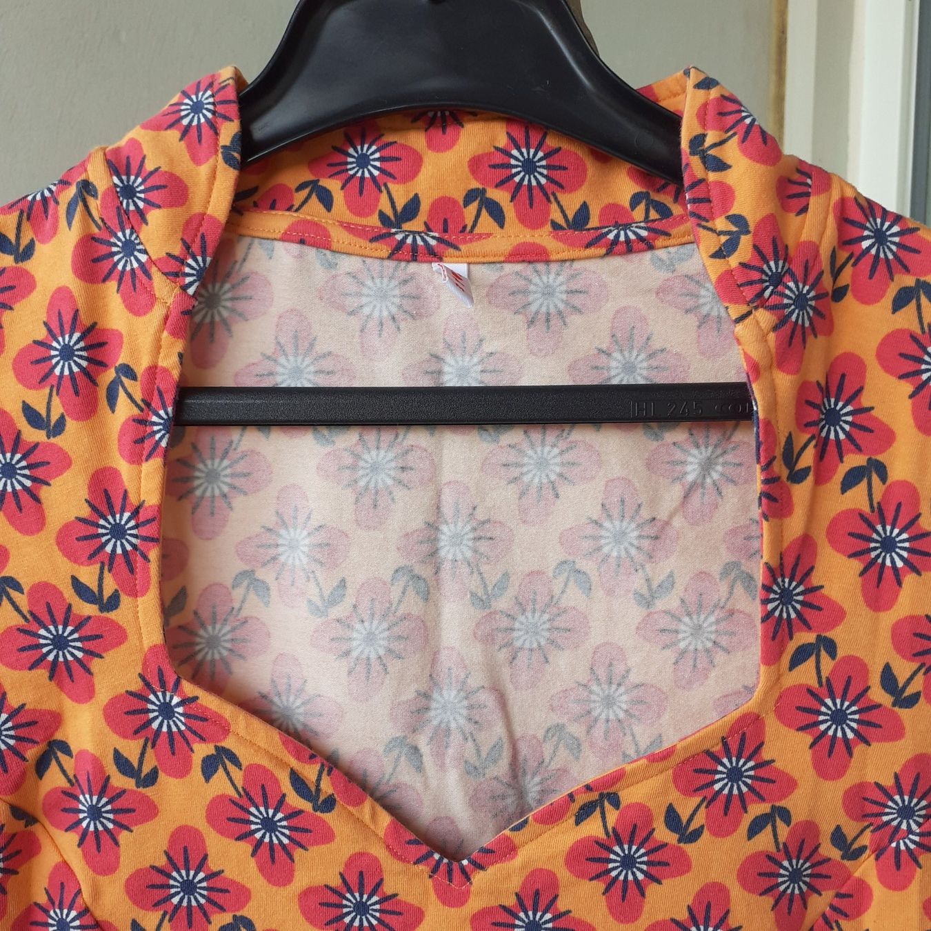 Blutsgeschwister Top: Blutsgeschwitsrer Top, M – Usato da Bern venduto da Solarsystem 9