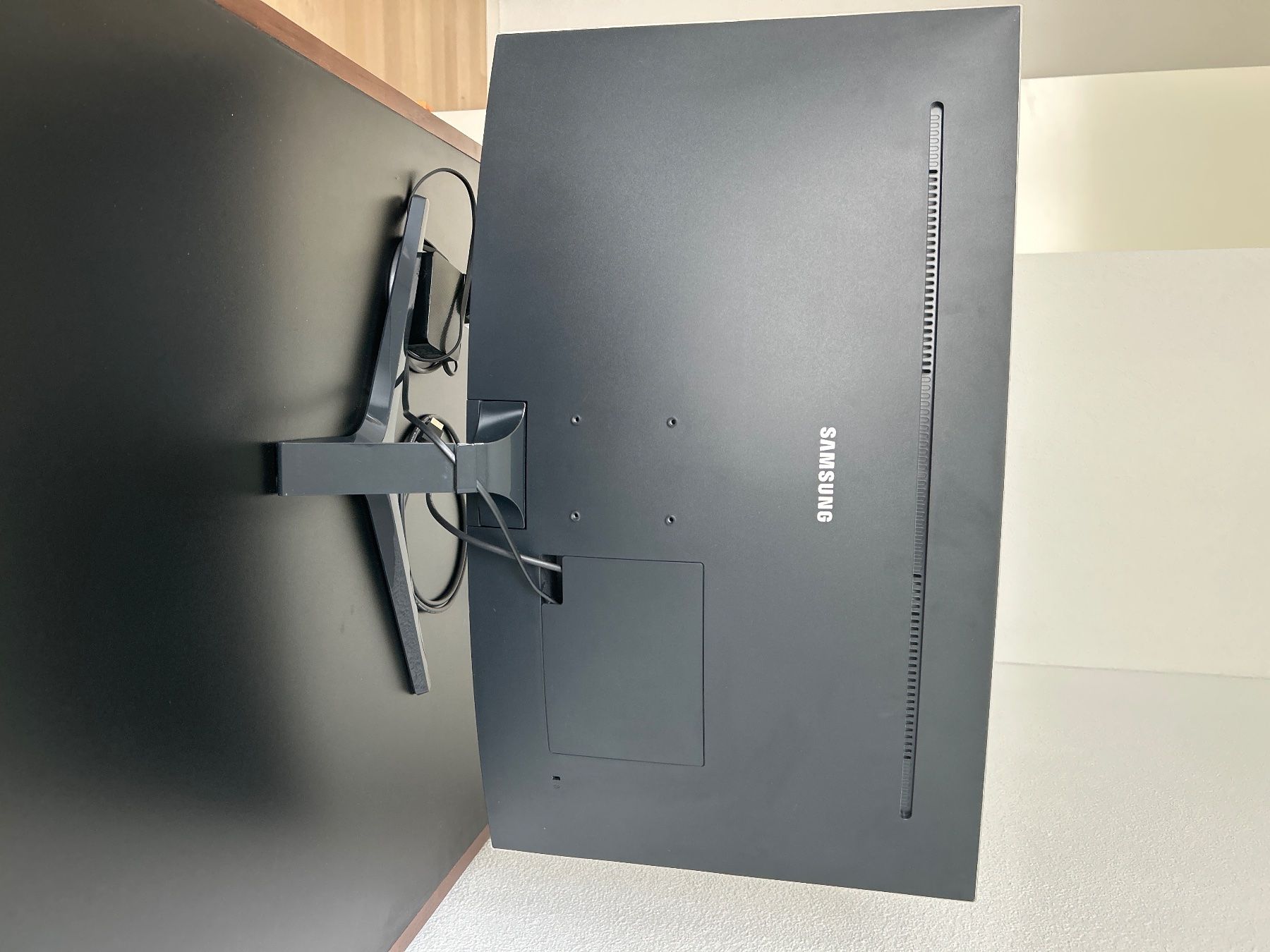 Samsung Monitor: Curved 32" Monitor - Excellent Condition – Usato da Zürich venduto da mkw_p5ct 3