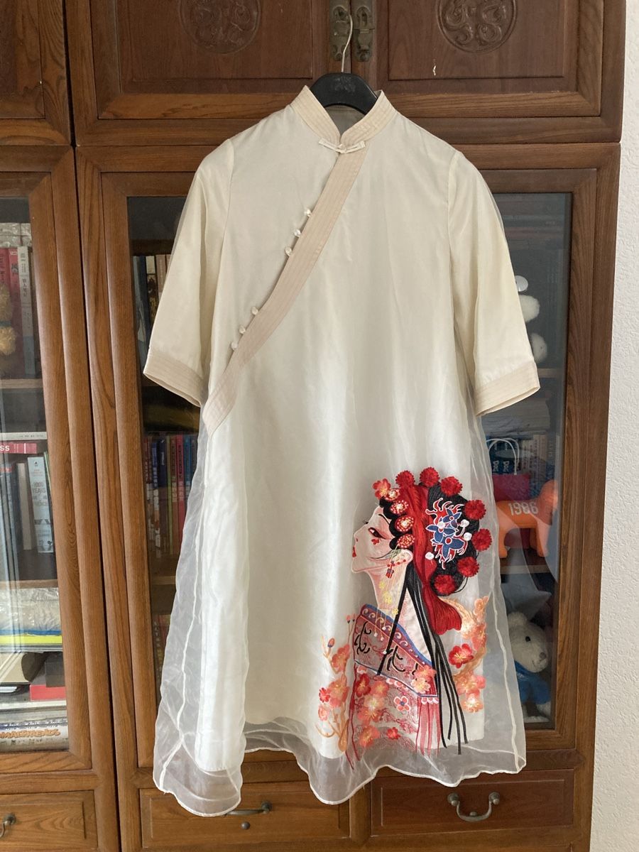 Robes: Dress – Neuf (Voir description) à Perroy par san_jxr8 1