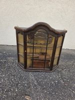 Antike Vitrine / Eckvitrine aus Holz, zum Aufhängen!