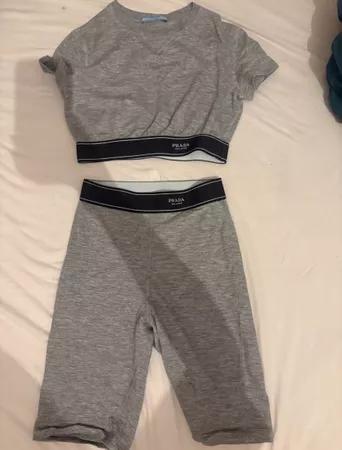 Prada Set Oberteil und Hose grau in gutem Zustand
