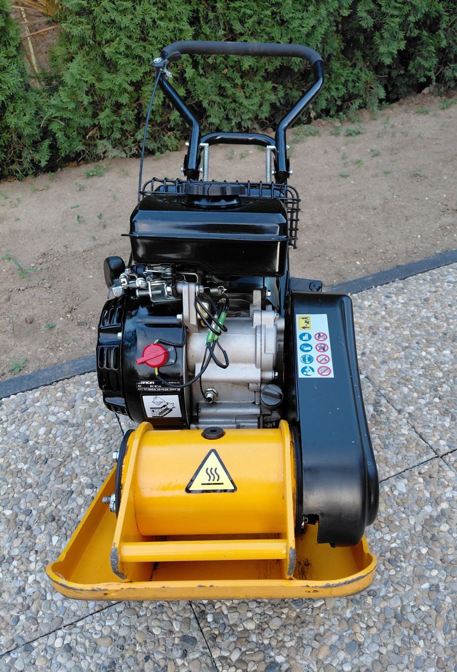 Tutte le macchine: Rüttelplatte Herkules RP 800 B – Usato da Grenchen venduto da Smartflitzer