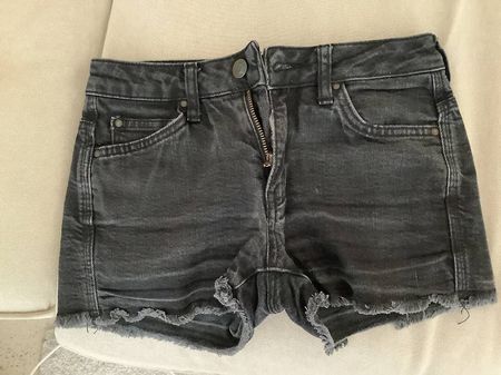 Short black jeans for woman