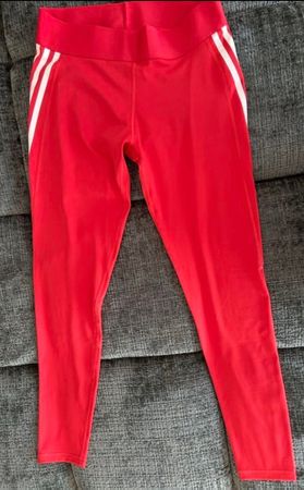 Adidas Trainingshose, Grösse M, Rot mit Streifen, neu!