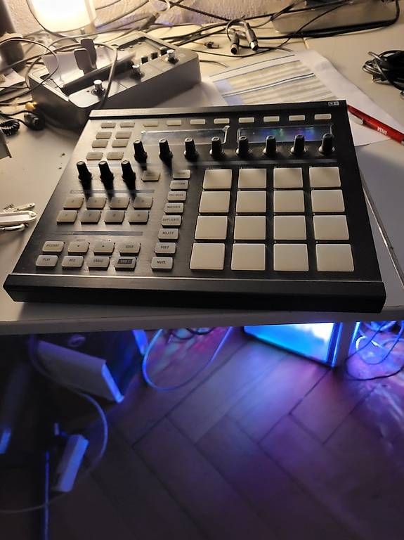 Musikinstrumente: NI Machine Controller – Gebraucht aus Biel/Bienne von Groovesound