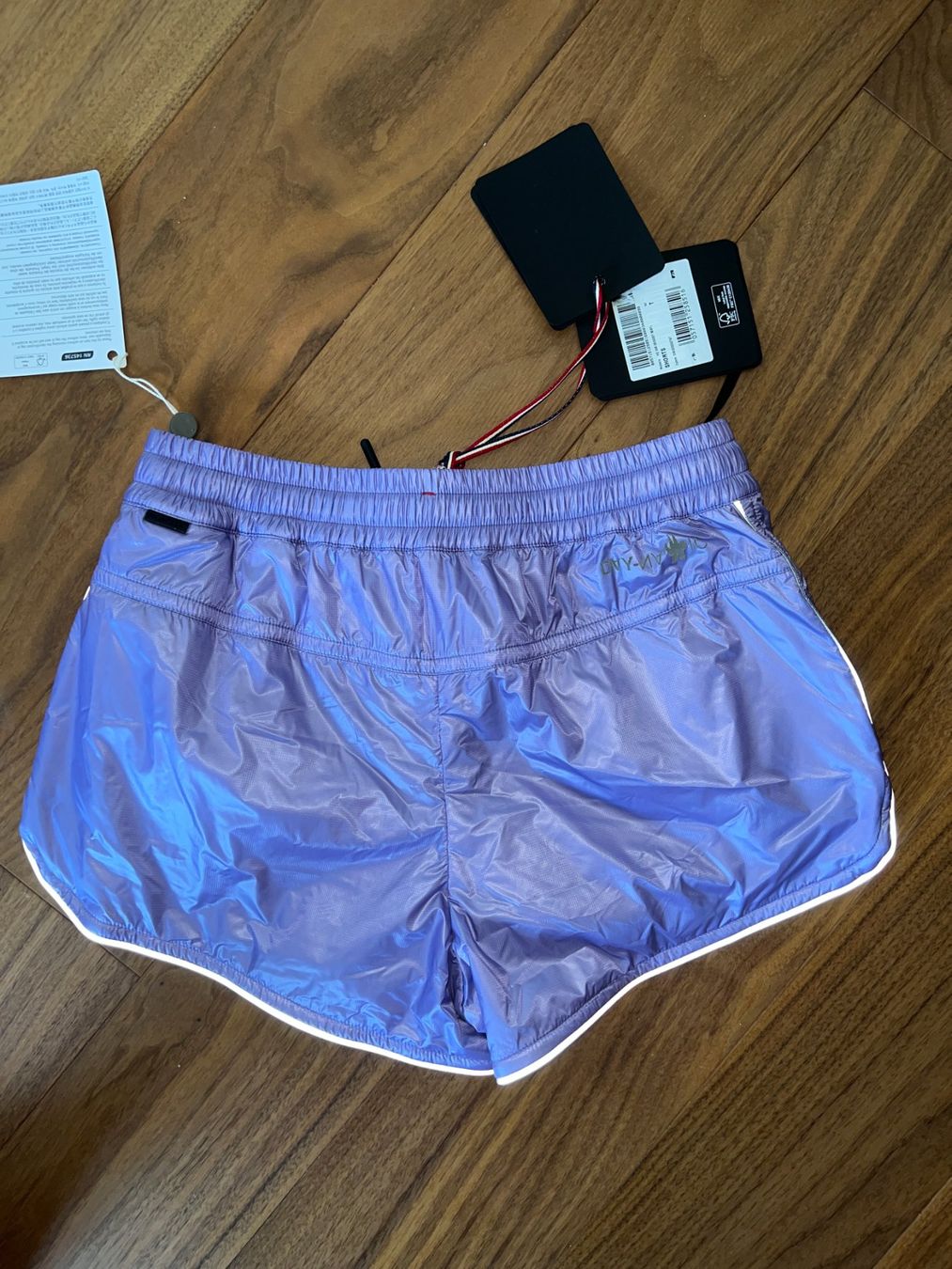 Moncler Pantaloni: New Moncler shorts - L – Nuovo e nell'imballaggio originale da St-Sulpice VD venduto da juhdu 4