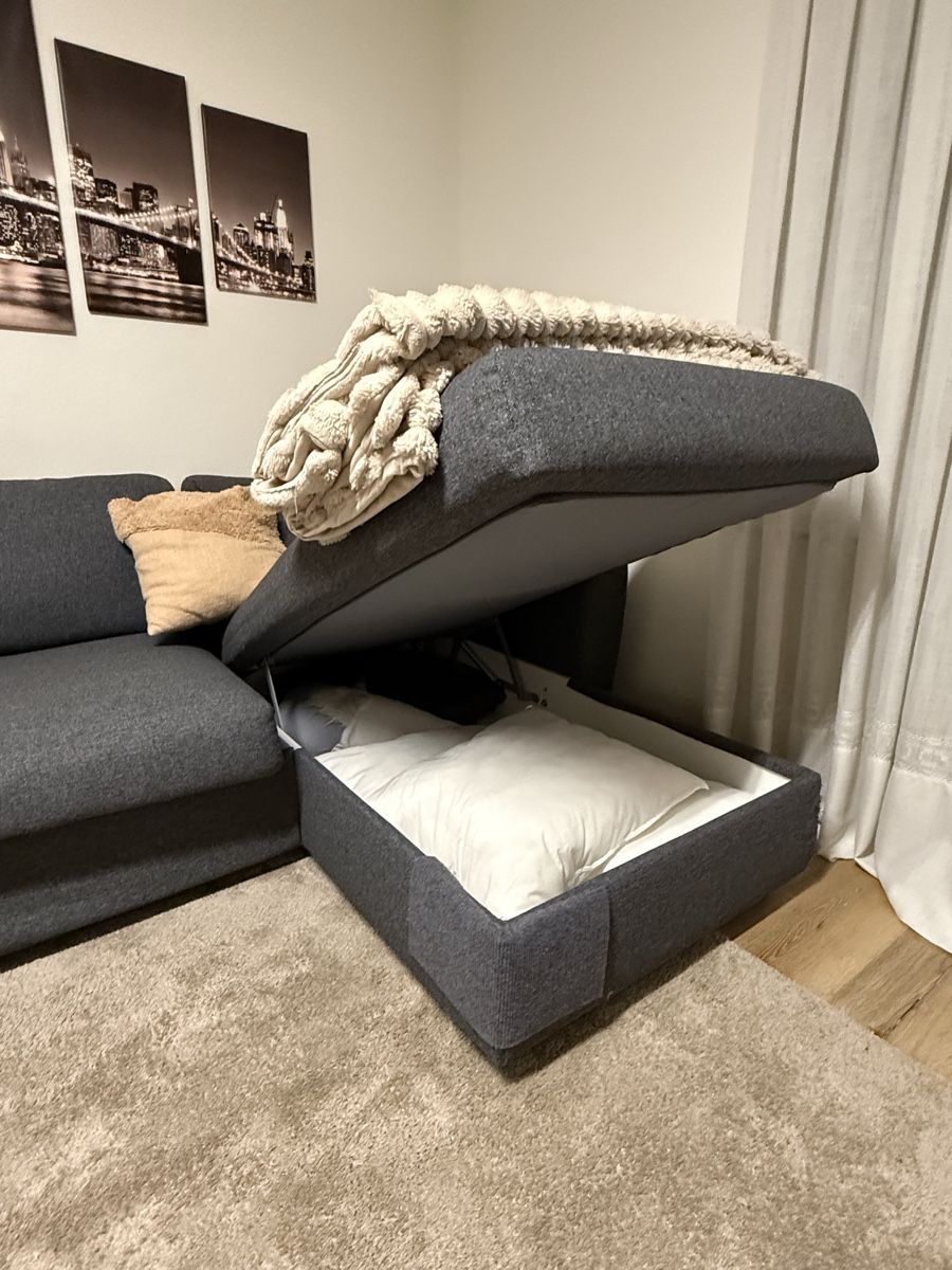 Ikea Divani: Grey Sleeper Sofa with Chaise Lounge - Like New! – Usato da Basel venduto da raf_28z2 2