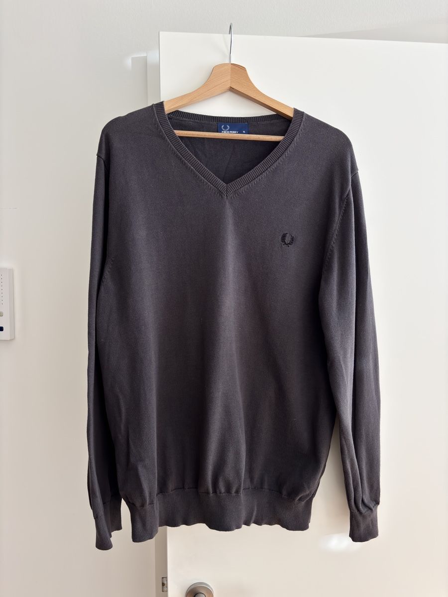 Fred Perry Maglioni & Felpe: Herren Pullover Fred Perry V-Ausschnitt grau Grösse XL – Usato da Luzern venduto da isabelverkauftsachen