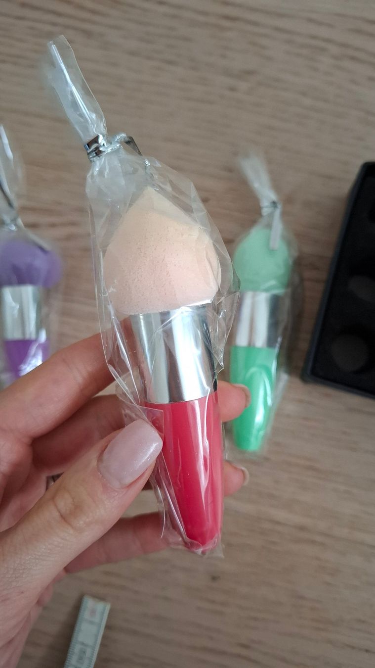 Make-up: Restposten Makeup-Keilschwamm / Foundation-Schwämme – Nuovo e nell'imballaggio originale da Rickenbach b. Wil venduto da Beautiful.Things 4