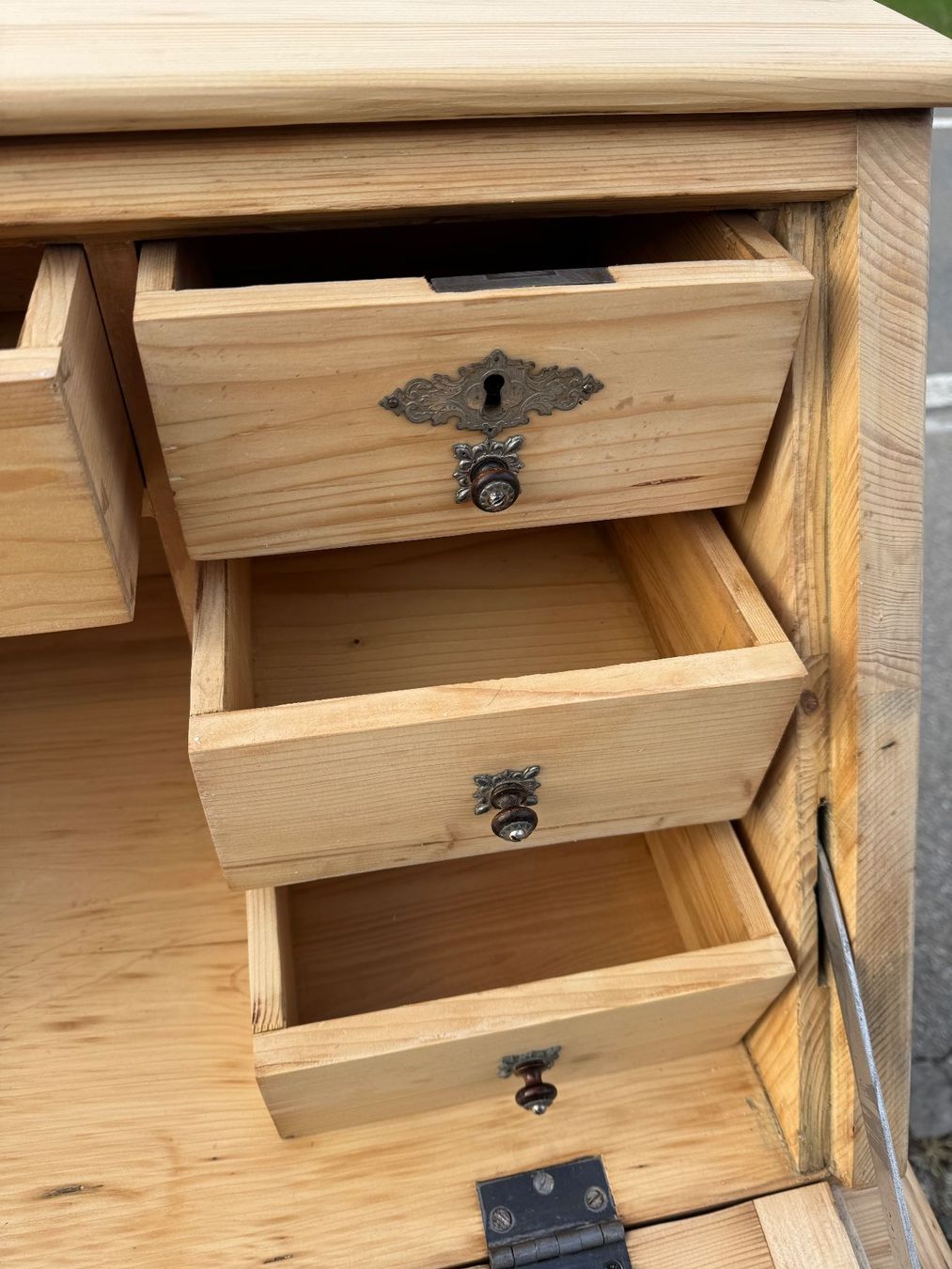 Kommoden: Schreibkomode  Holz mit Schubladen – Gebraucht aus Sachseln von BONATI01 4