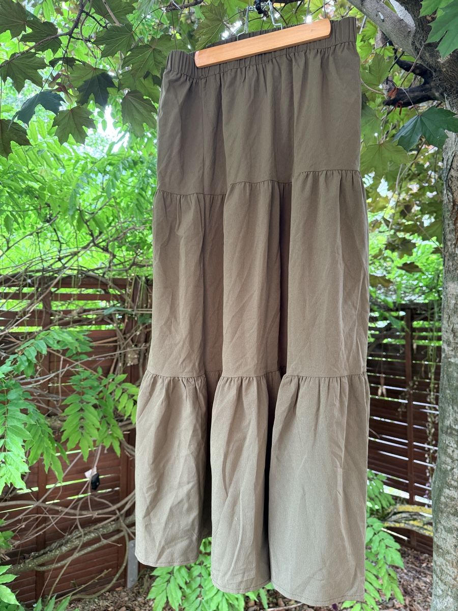 Gonne: Jupe longue kaki, taille L! – Usato da Vétroz venduto da est_xyr5