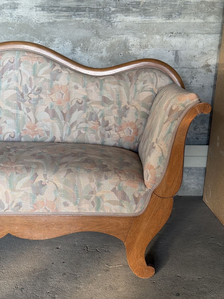 Divani: Antikes Sofa / Holzsofa / Zweiersofa – Usato da Port venduto da GaragenGold 3