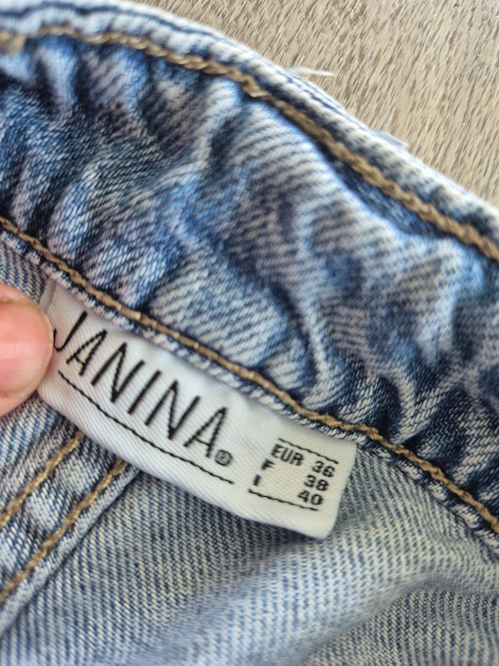 Jeans: Janina Jeans Gr. 36 gerade geschnitten, hellblau – Usato da Eglisau venduto da nicij79 1