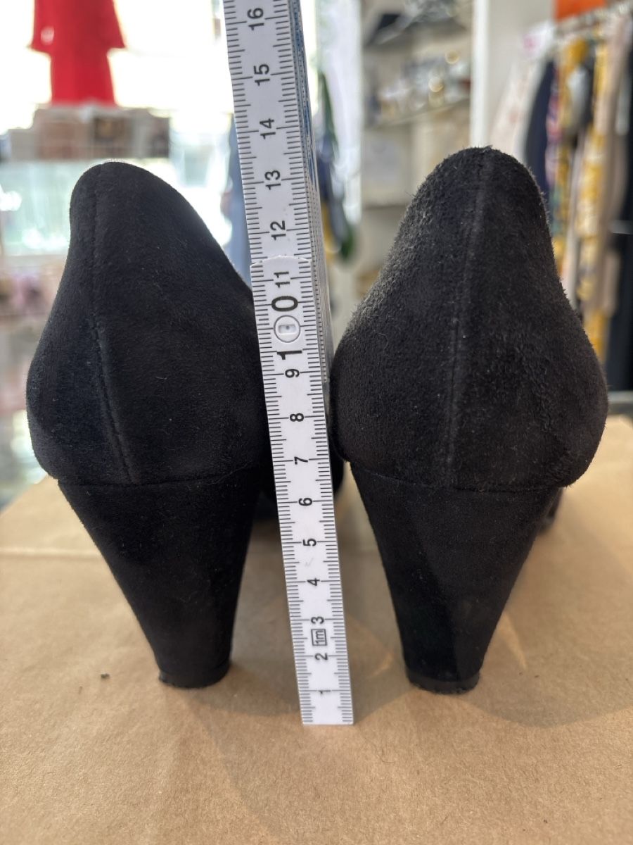 Navyboot Scarpe da donna: Navyboot Veloursleder Pumps Schwarz Gr. 38 Top! – Usato da Burgdorf venduto da VouSchoen 3