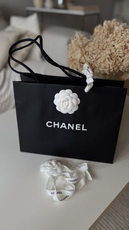CHANEL shopping bag with camellia and ribbon.