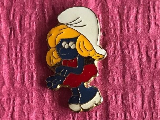 Placchette & Badge: Comic Schlumpfine Pin – Usato da Itingen venduto da Bebbi6569