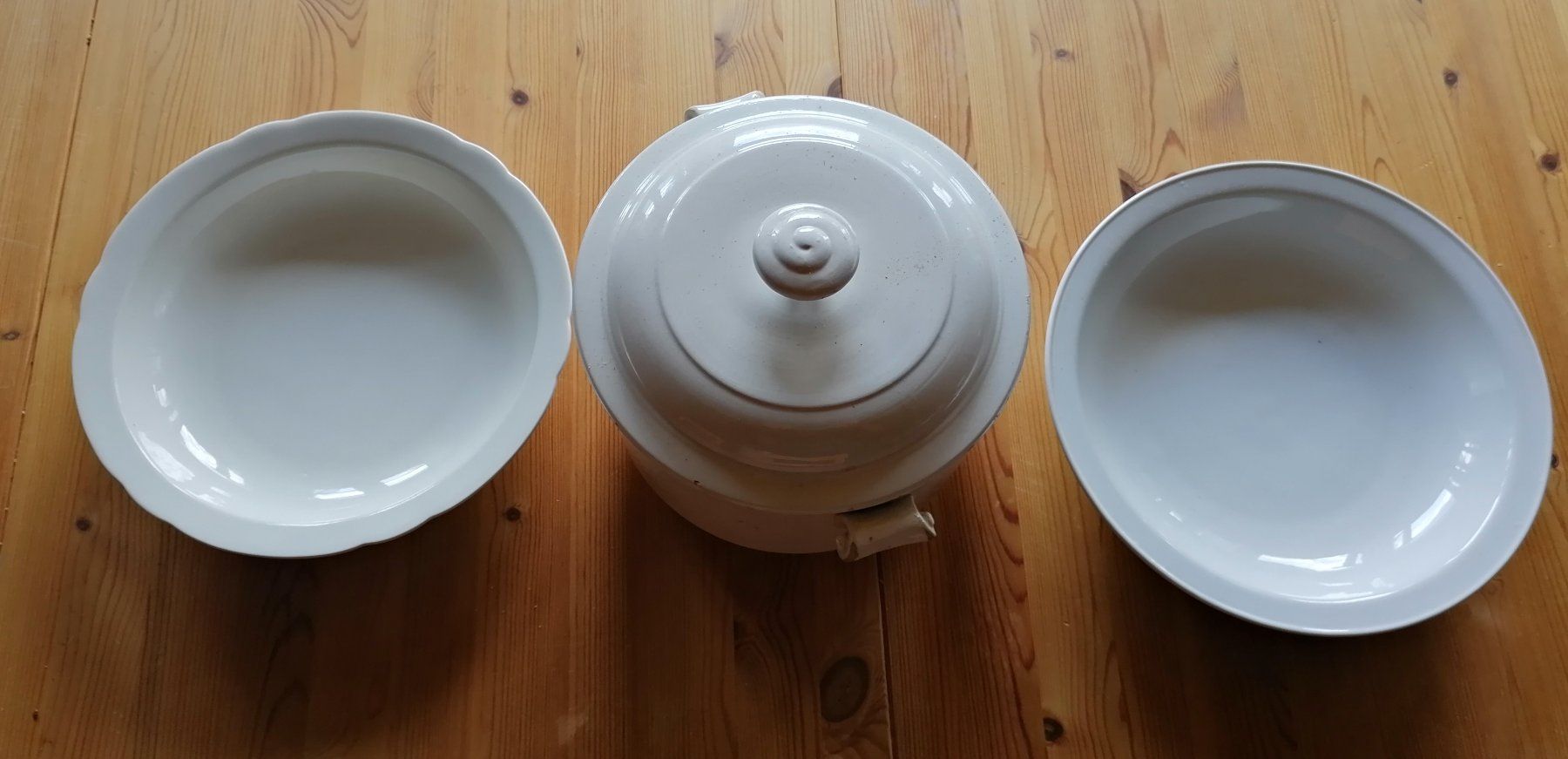 Set di piatti: Antikes Geschirrset Suppentopf Teller weiss – Usato da Krattigen venduto da markus63 1
