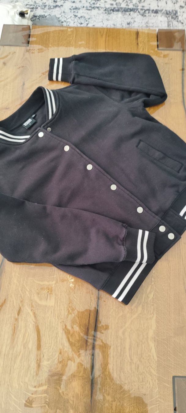 Lotti di vestiti: Hoodies kleiderpaket – Usato da Chur venduto da djovanna