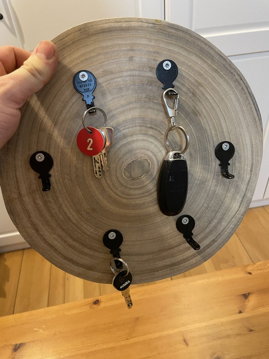 Fixations: Wooden Key Holder, Wall Mounted, Rustic Design, Unique – Neuf (Voir description) à Seuzach par Wolf936 5