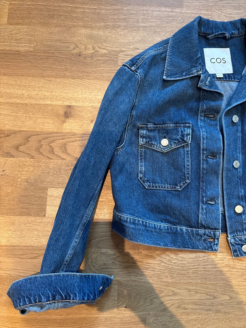 Cos Giacche: COS kurze Jeansjacke Utility 34 – Usato da Speicherschwendi venduto da Madeleine_17 2