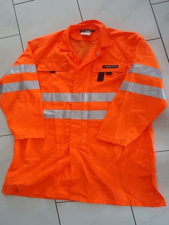 Sichtbarkeit garantiert: Top Arbeitskittel in Orange, Gr. XL