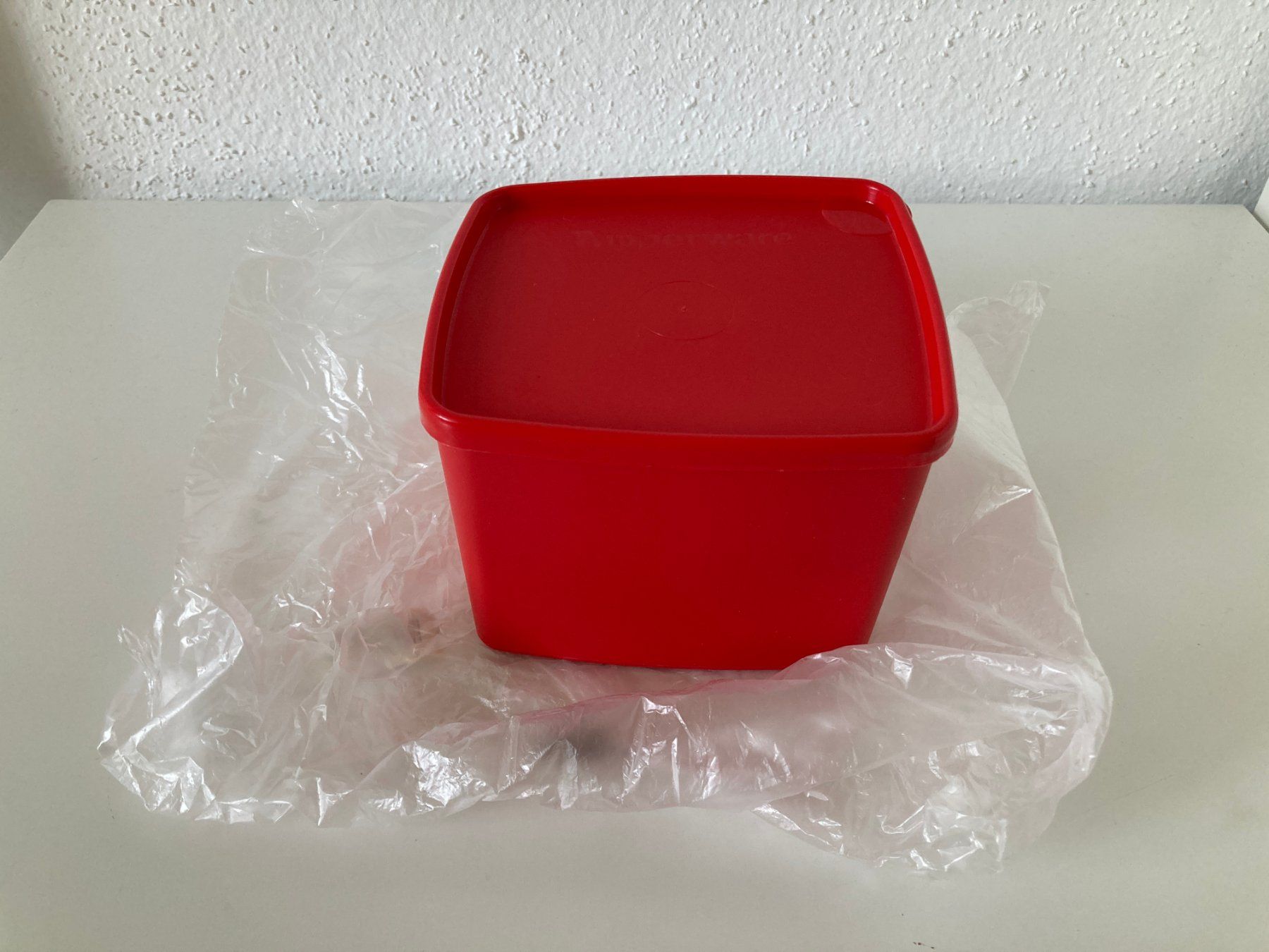 Tupperware Contenitori & Simili: Boîte Tupperware rouge 900ml neuf – Nuovo e nell'imballaggio originale da Biel/Bienne venduto da almercaa