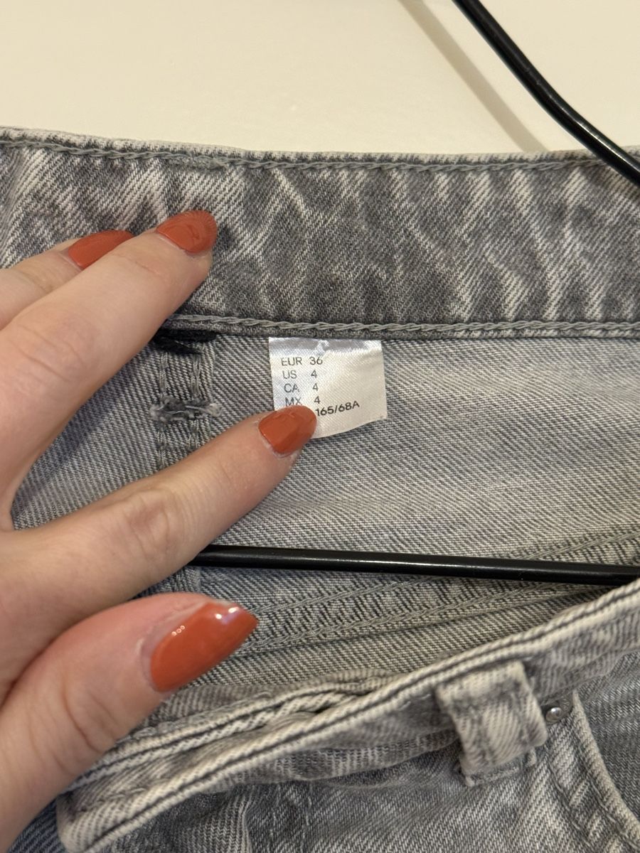 Jeans: Jeans grau High-Waist (Gr. 36) – Usato da Luzern venduto da vqu_8gks 1