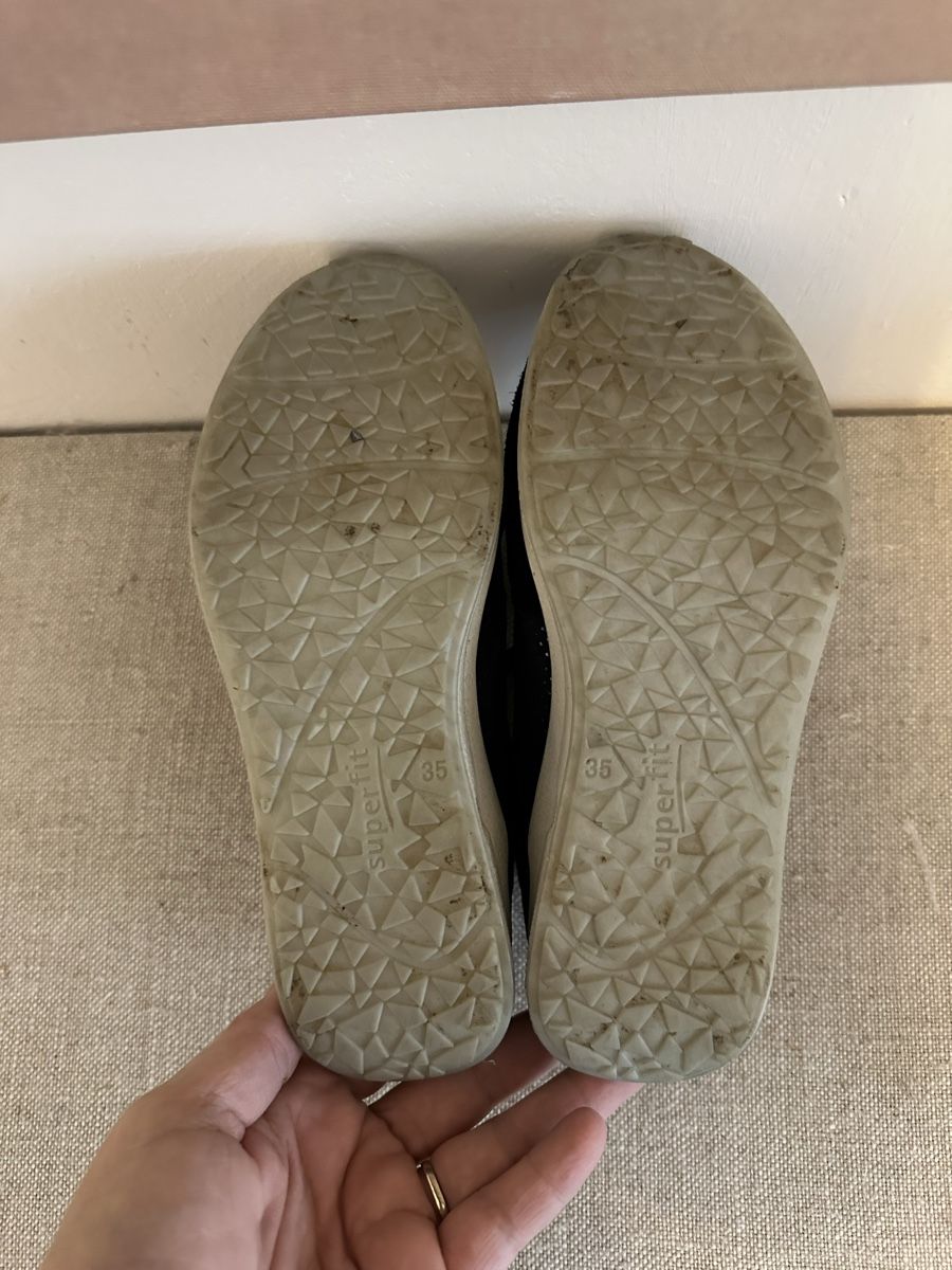 Scarpe per ragazze: Superfit Mädchen Turnschuhe, Gr. 35, Dunkelblau-Silber – Usato da Heiden venduto da Imocan82 3