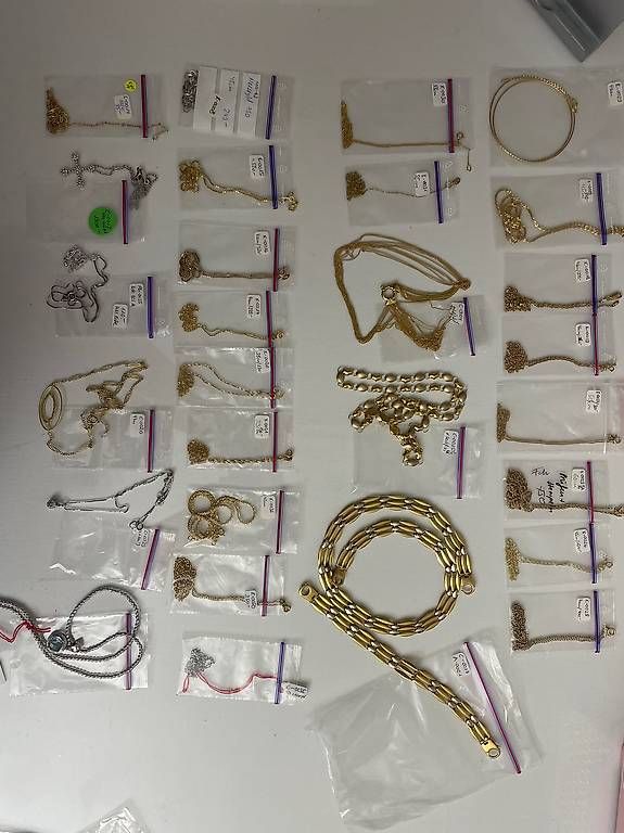Altri gioielli: Gold Ketten und Colliers Sammlung – Usato da Muttenz venduto da einfach-schoen