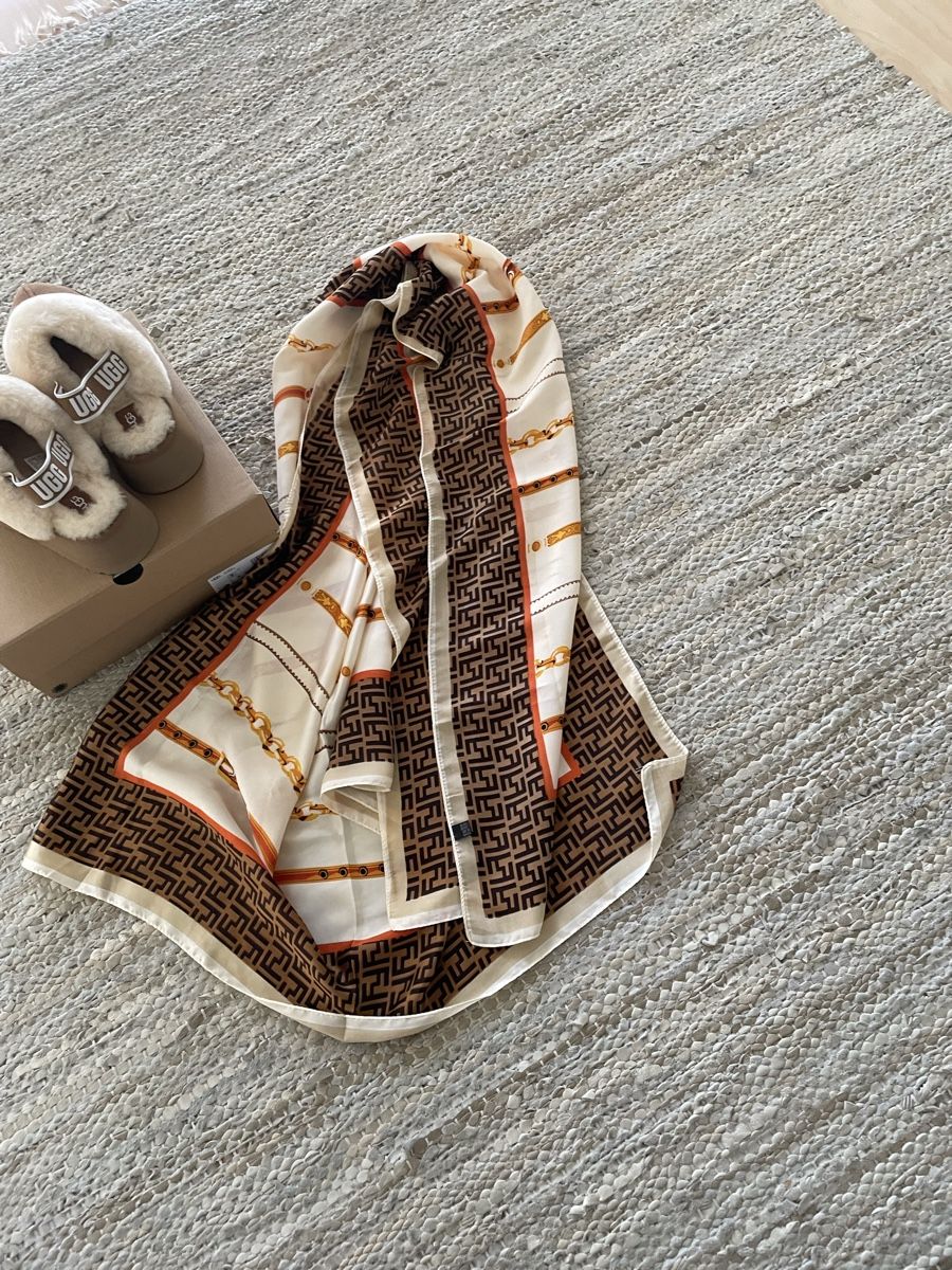 Foulard & Sciarpe: Seidentuch braun beige mit Muster – Nuovo (secondo la descrizione) da Dübendorf venduto da jlu_r7hz 1
