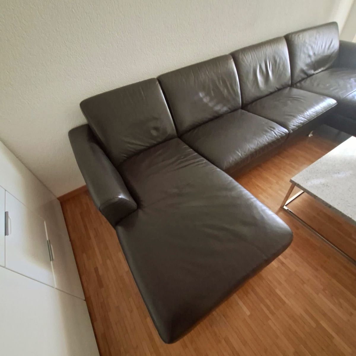 Sofas: Leder Ecksofa dunkelbraun mit Ottomane gebraucht – D'occasion à Spiegel b. Bern par DDML-3000 4
