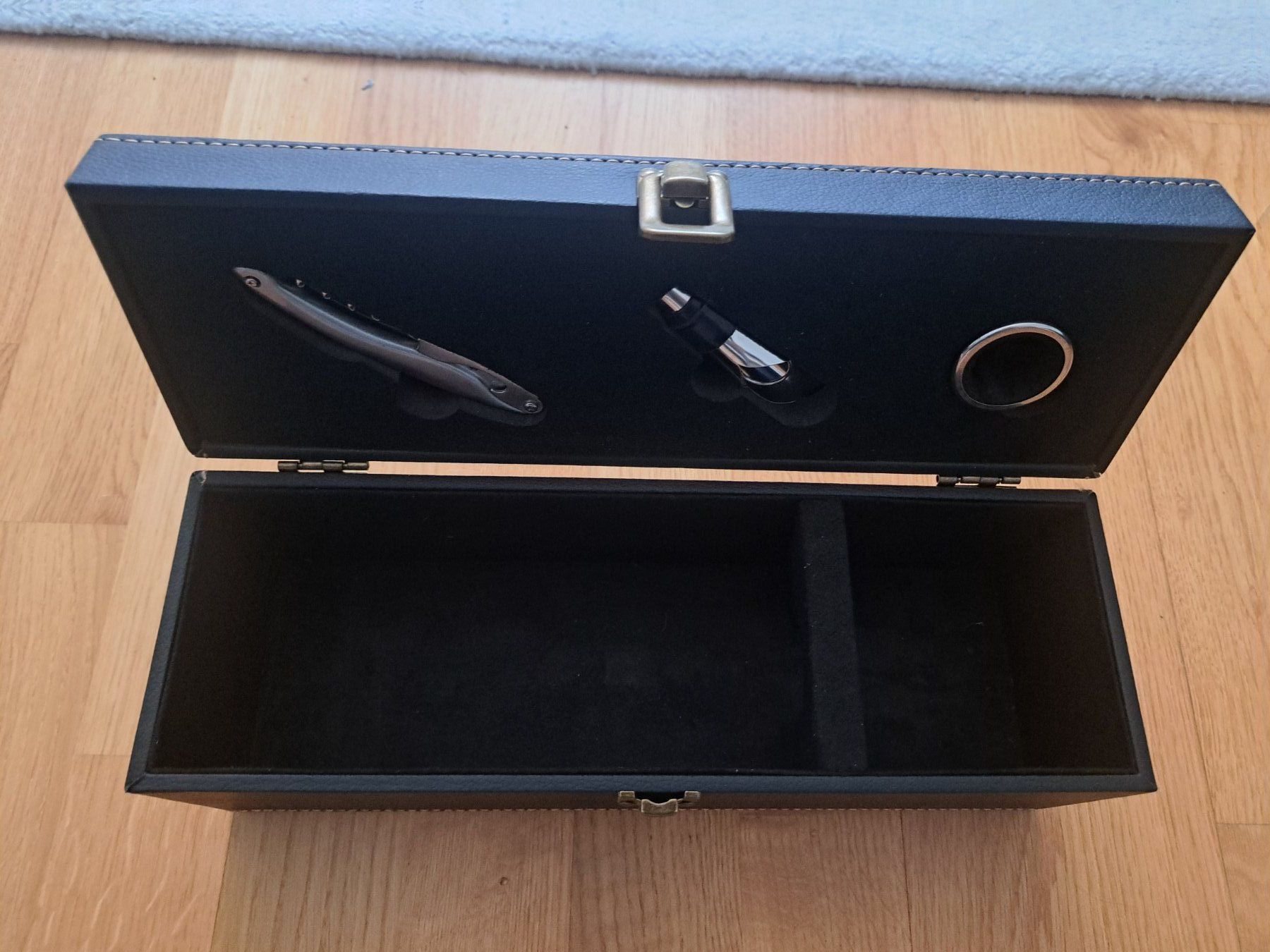 Altro: Edle Wein-Geschenkbox mit Zubehör – Usato da Basel venduto da oliver21218 1