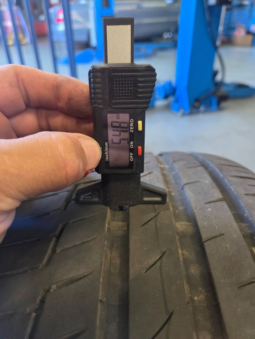 Pneus & Roues: 235 / 55 R 17  W  XL  Continental – D'occasion à Fischbach-Göslikon par Emanuel.Bardhi 1